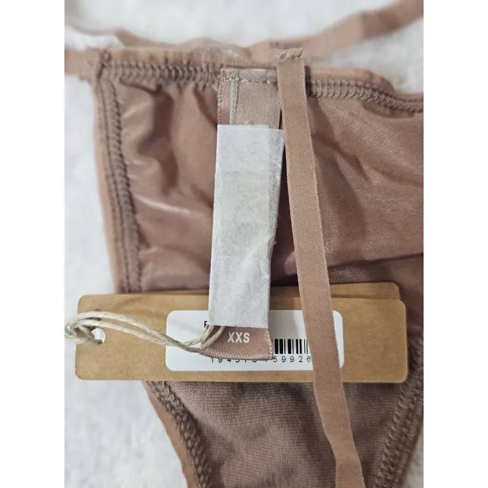 Skims string panty Nwt‎